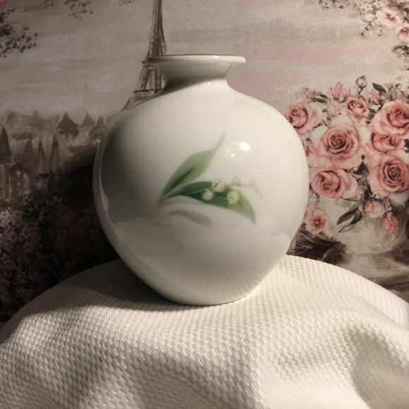 NORITAKE~Vintage Small Bud Vase~White Lily Of The Valley 11cm tall - Picture 2 of 7